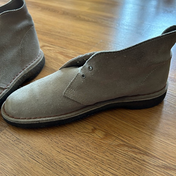 Mens size 9 Clarks desert boots. - Picture 7 of 12